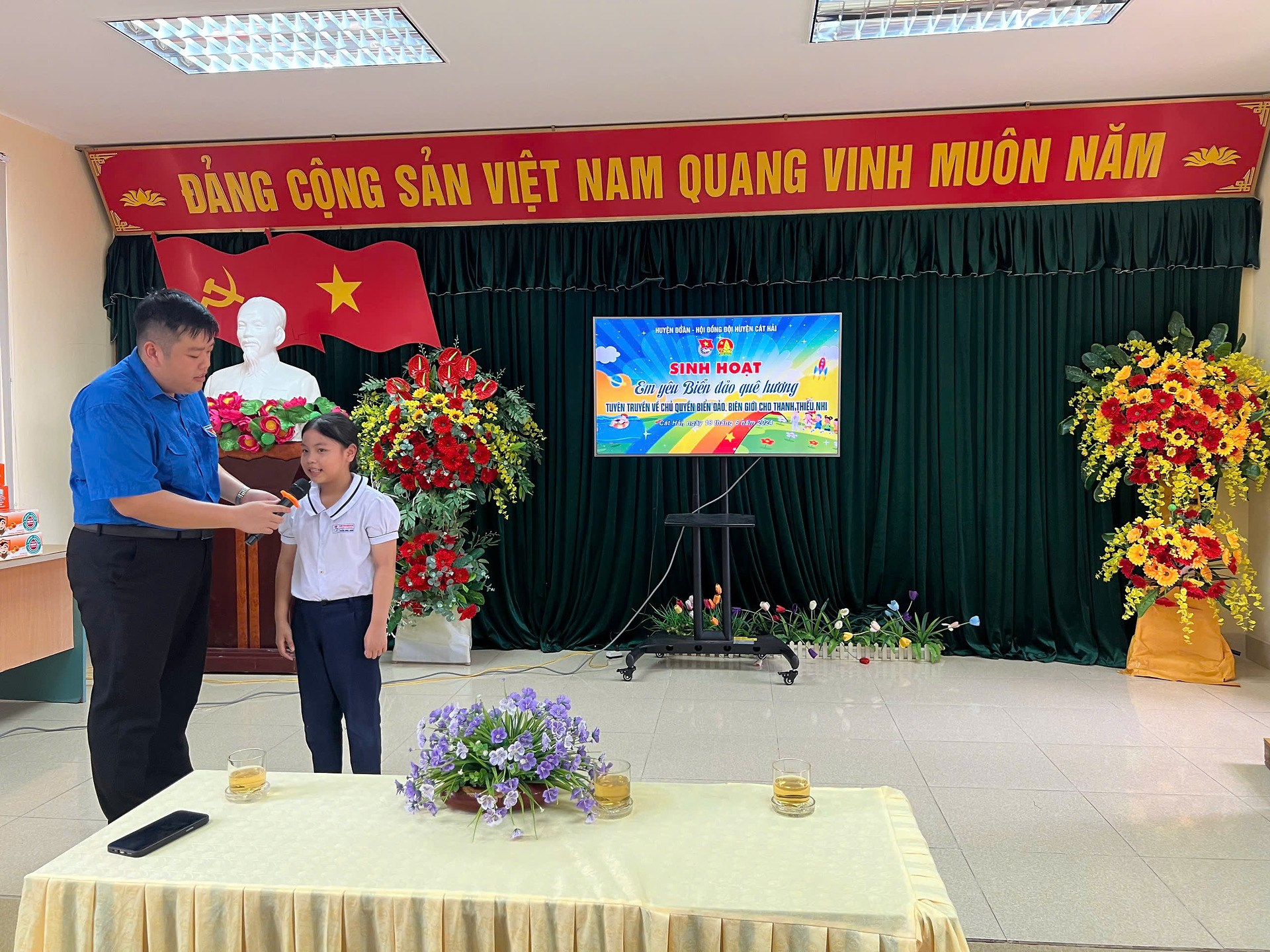 SINH HOẠT "EM YÊU BIỂN ĐẢO QUÊ HƯƠNG" - TUYÊN TRUYỀN VỀ CHỦ QUYỀN BIỂN ĐẢO, BIÊN GIỚI CHO THANH THIẾU NHI