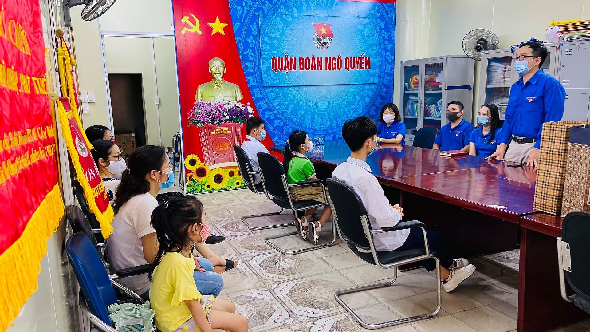 GẶP MẶT, TẶNG QUÀ GIA ĐÌNH CÁN BỘ, CHIẾN SỸ CÔNG TÁC NƠI BIÊN GIỚI, HẢI ĐẢO