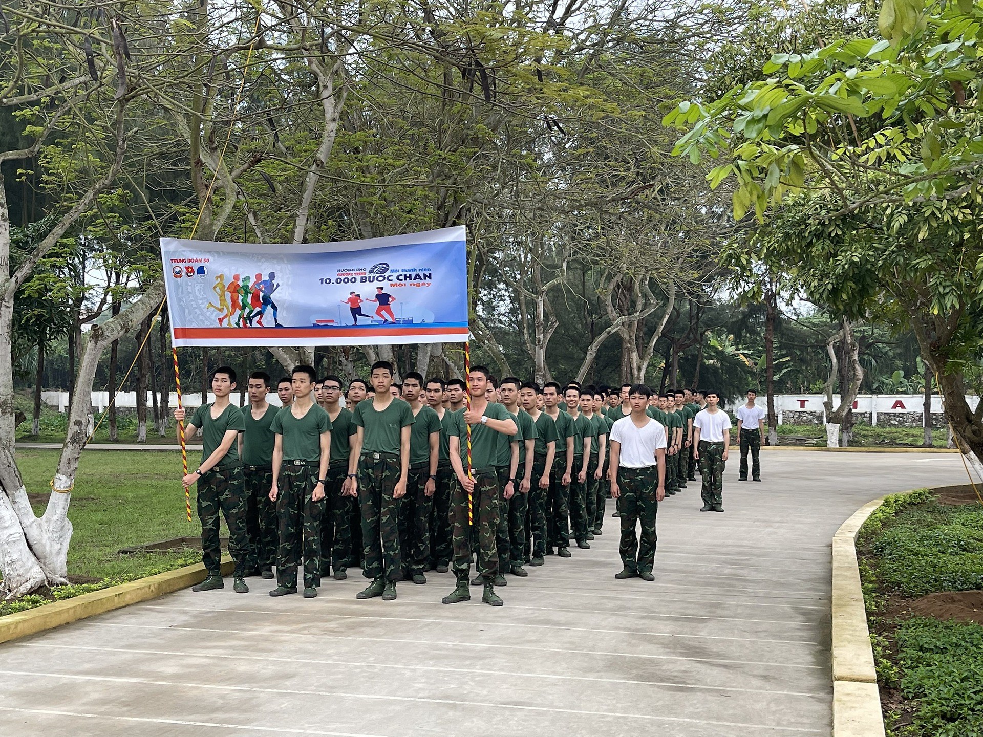 Sôi nổi hưởng ứng chương trình "Mỗi thanh niên 10.000 bước chạy mỗi ngày