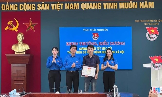 Trung ương Đoàn khen thưởng đoàn viên cứu bé gái giữa dòng nước siết