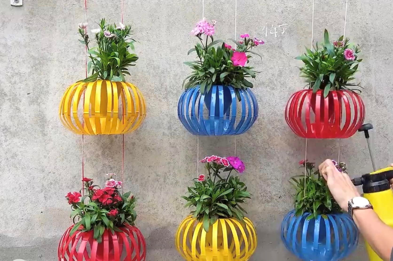 Chuyên đề sáng tạo "Sống xanh” tái chế lại các chai nhựa đã qua sử dụng