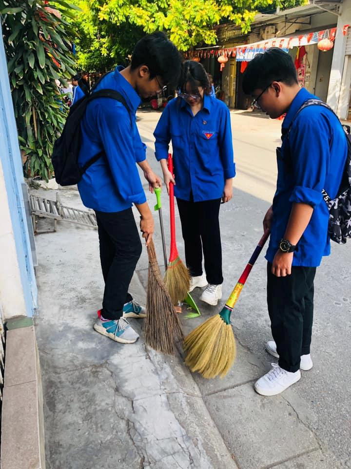 Quận đoàn Hải An: Tổ chức ra quân "ngày Chủ Nhật xanh": xây dựng văn minh đô thi, dọn vệ sinh môi trường