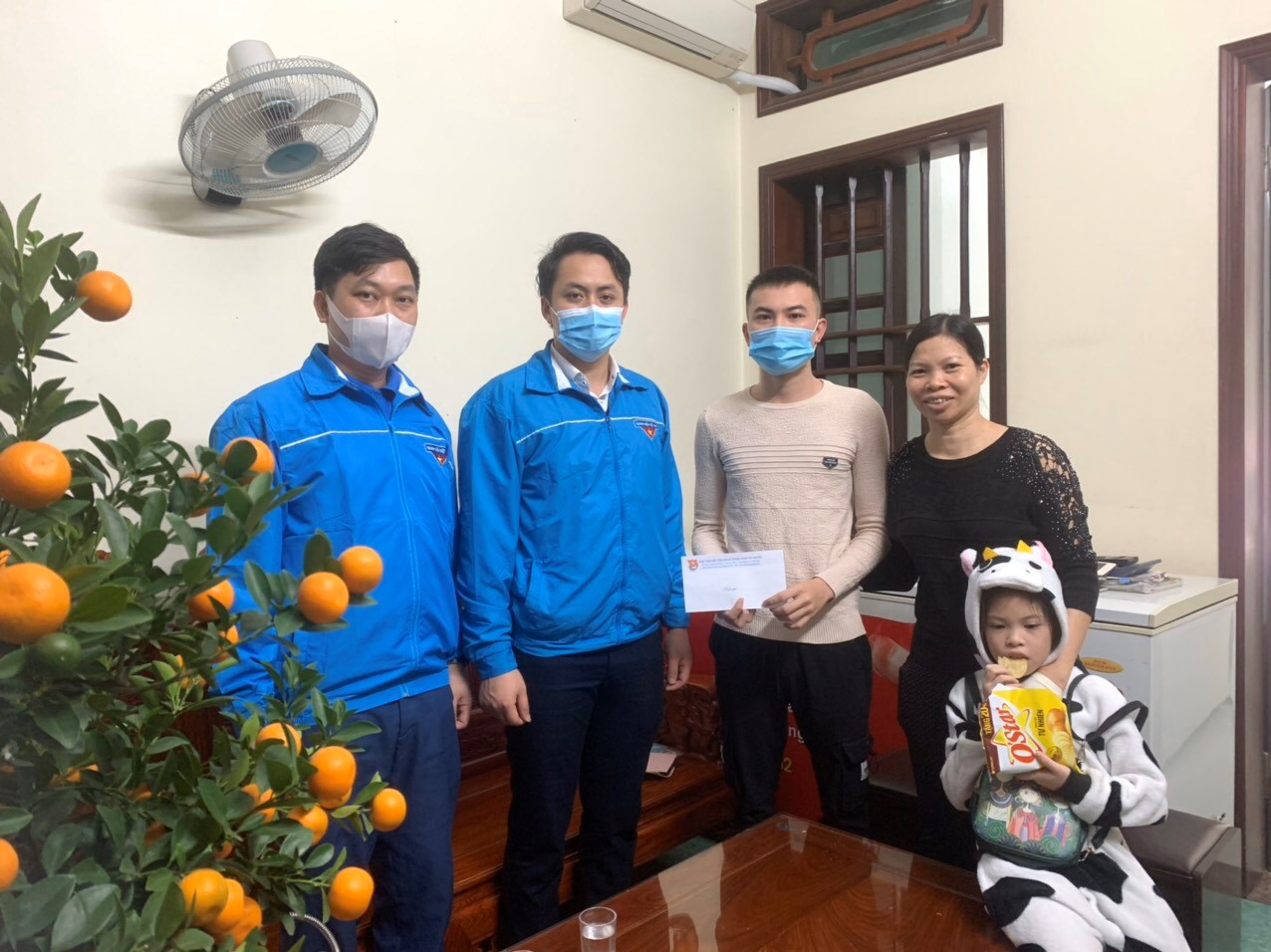 BTV Huyện đoàn Thuỷ Nguyên tổ chức trao quà cho các Thanh niên địa phương nhập ngũ năm 2022