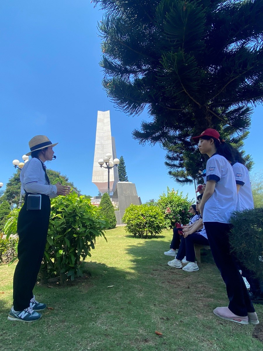Sôi nổi chương trình du lịch văn hoá, lịch sử, trải nghiệm gắn với bảo vệ môi trường và hướng nghiệp dành cho học sinh