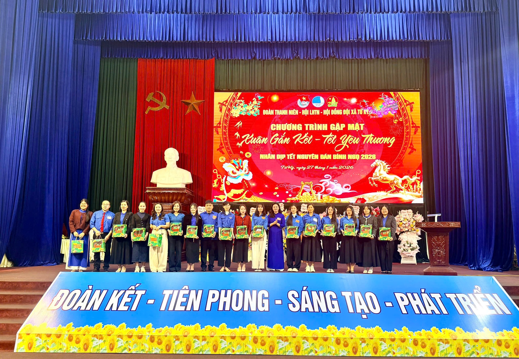 CHƯƠNG TRÌNH GẶP MẶT “XUÂN GẮN KẾT – TẾT YÊU THƯƠNG” TẶNG QUÀ CÁN BỘ ĐOÀN – HỘI – ĐỘI NHÂN DỊP TẾT NGUYÊN ĐÁN