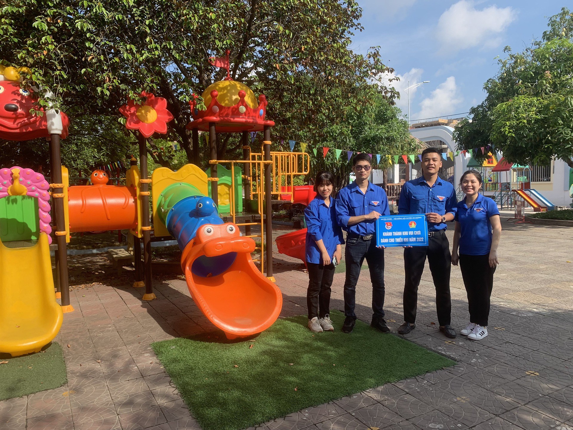 Huyện An Dương trao tặng khu vui chơi dành cho trẻ em tại Thị trấn An Dương