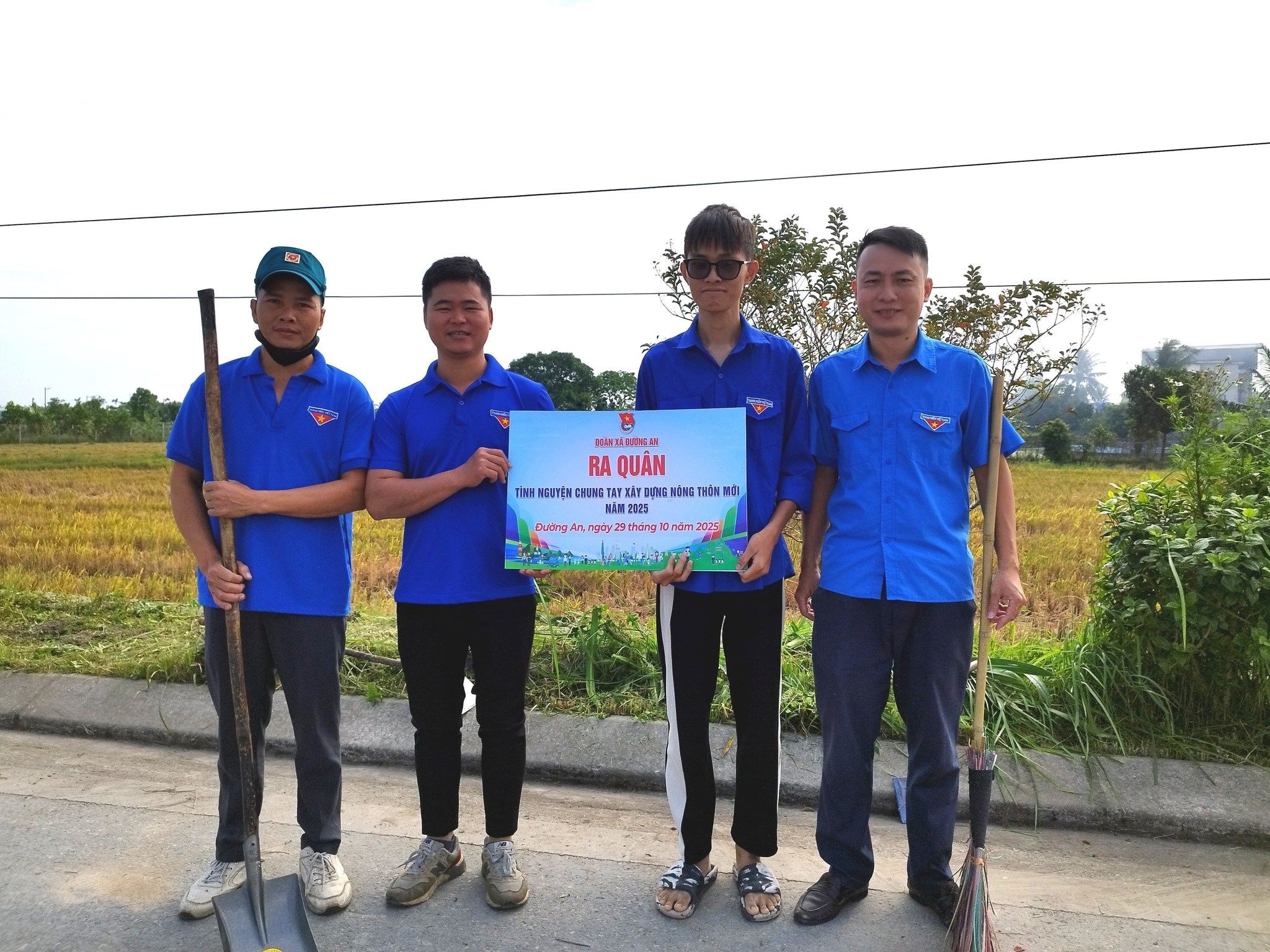 Đường An: Tổ chức ra quân tình nguyện xây dựng nông thôn mới.