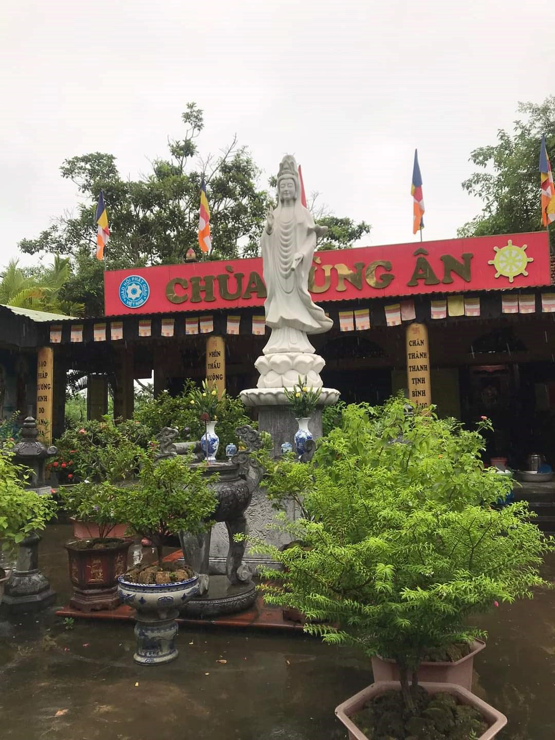 Chùa Sùng Ân, xã Mỹ Đồng, huyện Thủy Nguyên