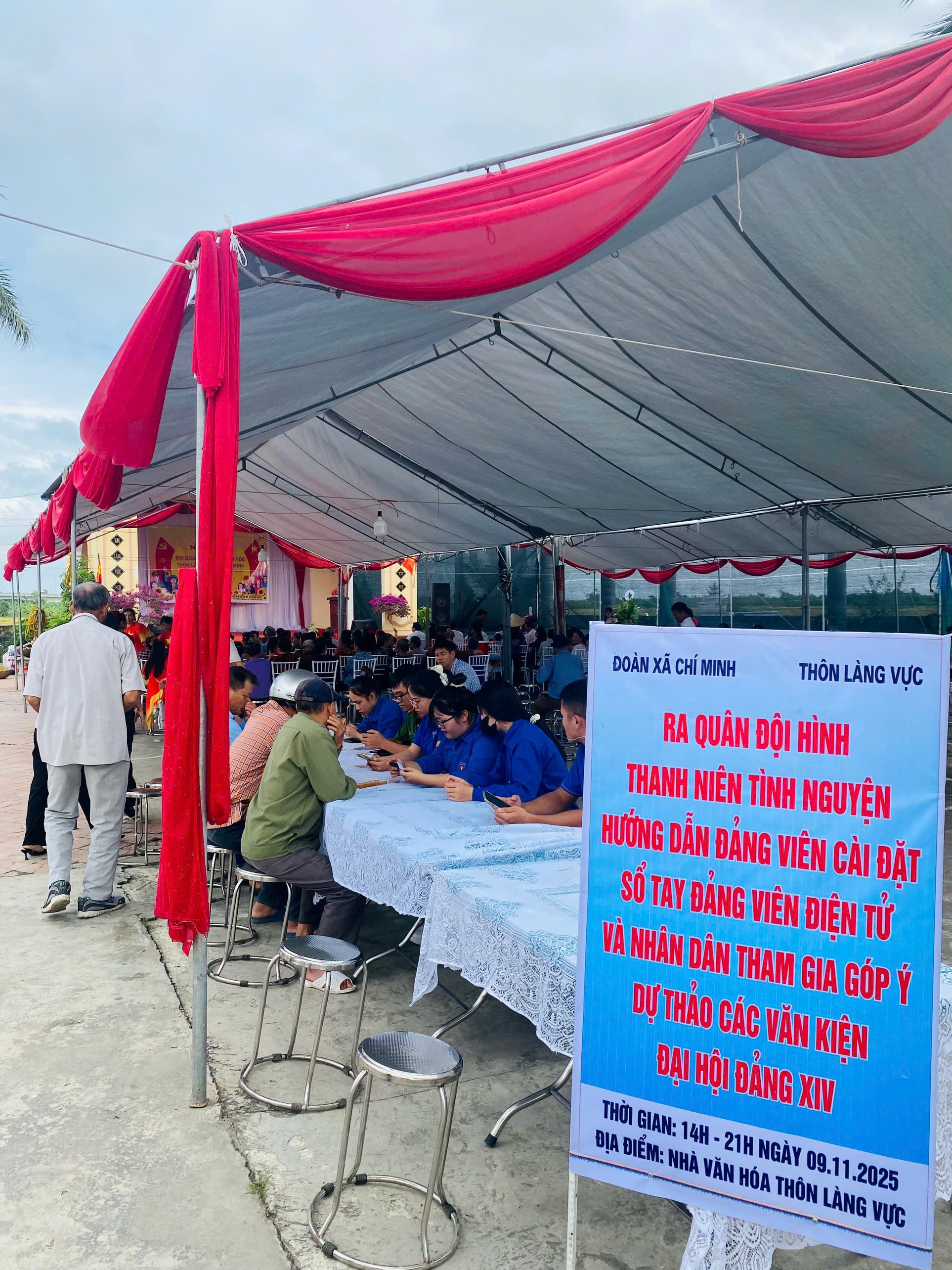 Đoàn xã Chí Minh tiếp tục ra quân đội hình "Bình dân học vụ số"