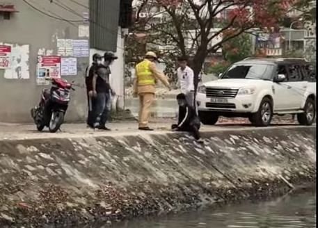 Chiến sĩ CSGT tóm gọn tên "đạo chích"