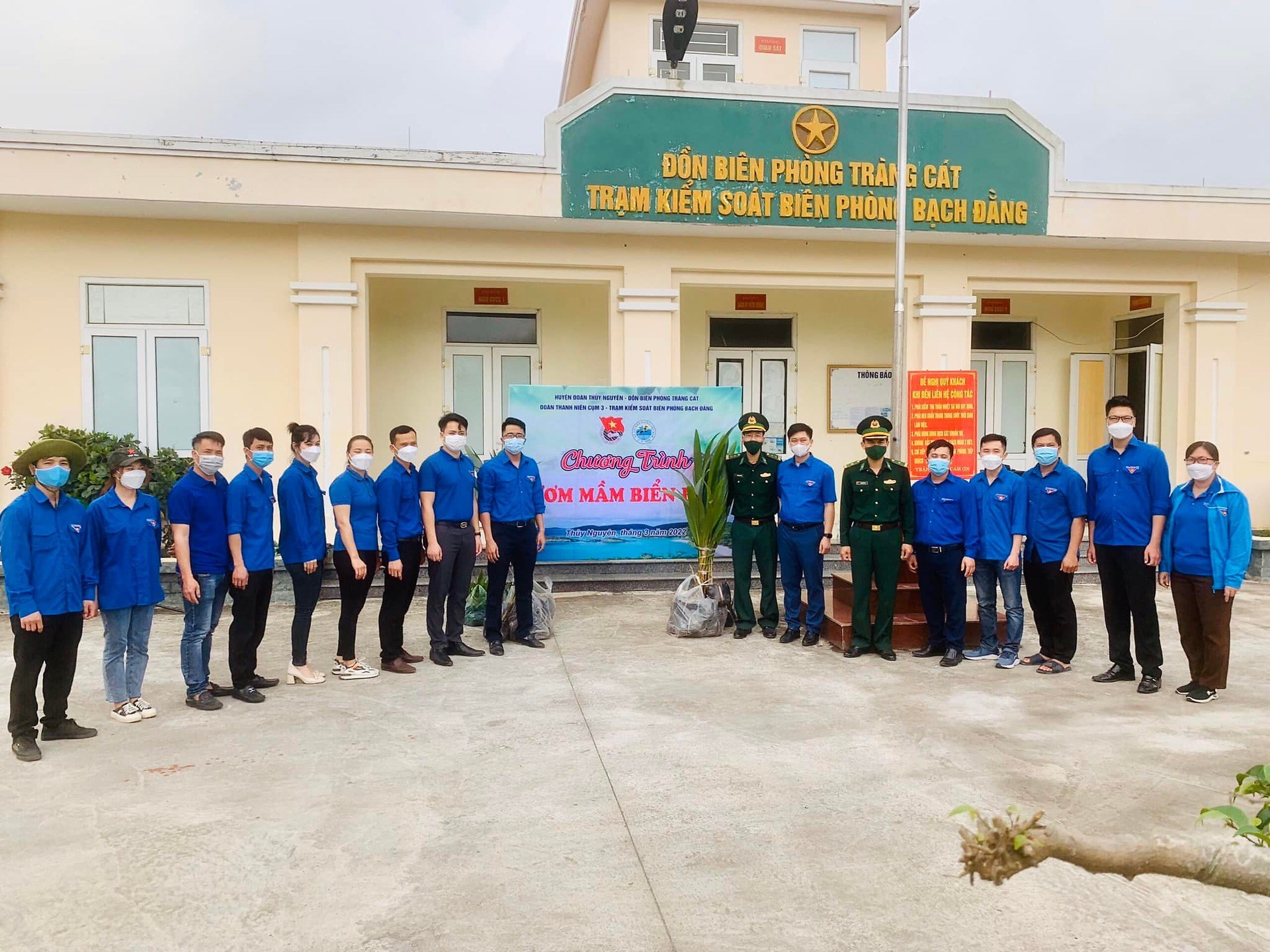 BTV HUYỆN ĐOÀN CHỈ ĐẠO ĐOÀN THANH NIÊN CỤM III, TRẠM KIỂM SOÁT BIÊN PHÒNG BẠCH ĐẰNG, ĐỒN BIÊN PHÒNG TRÀNG CÁT THỰC HIỆN CHƯƠNG TRÌNH "ƯƠM MẦM BIỂN XANH" NĂM 2022