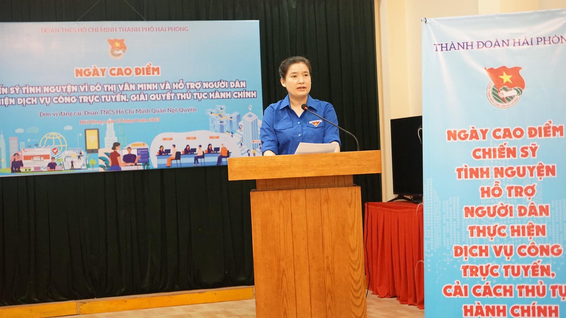 RA QUÂN NGÀY CAO ĐIỂM CHIẾN SỸ TÌNH NGUYỆN VÌ ĐÔ THỊ VĂN MINH VÀ HỖ TRỢ NGƯỜI DÂN THỰC HIỆN DỊCH VỤ CÔNG TRỰC TUYẾN, QUYẾT THỦ TỤC HÀNH CHÍNH