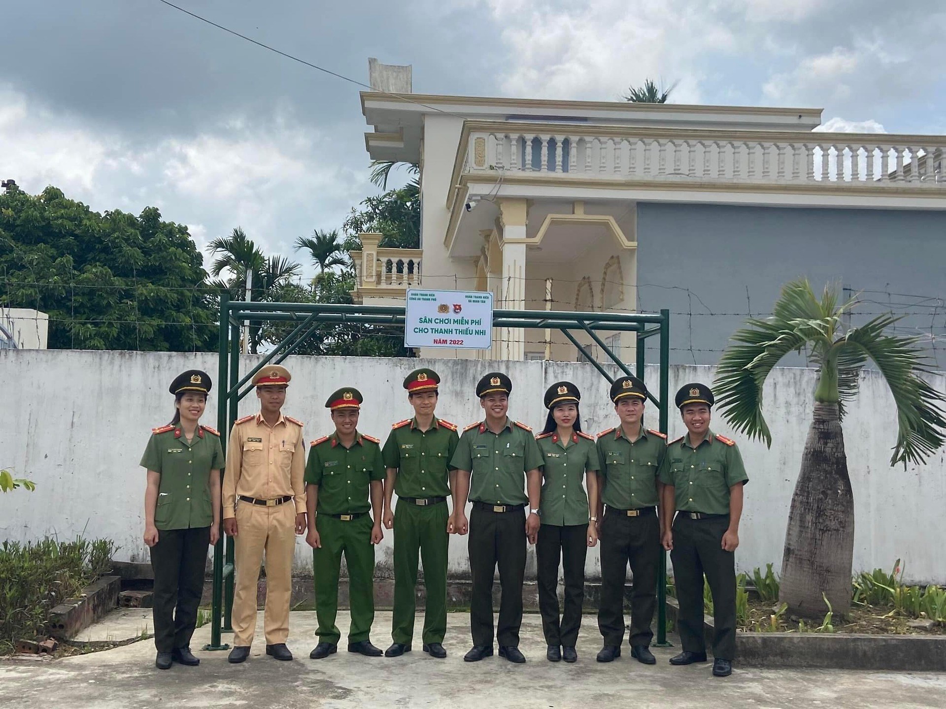 Đoàn Công an Thành phố tham gia hoạt động Ngày "Tuổi trẻ Hải Phòng cùng hành động chung tay xây dựng nông thôn mới" năm 2022