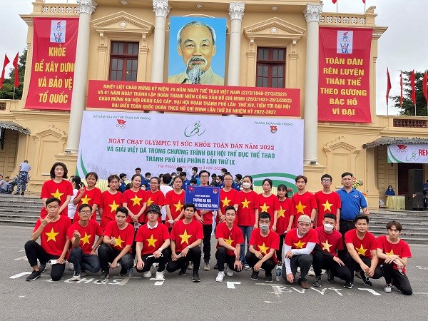 Đoàn viên sinh viên HPU hưởng ứng chương trình “Mỗi thanh niên 10.000 bước chân mỗi ngày”.
