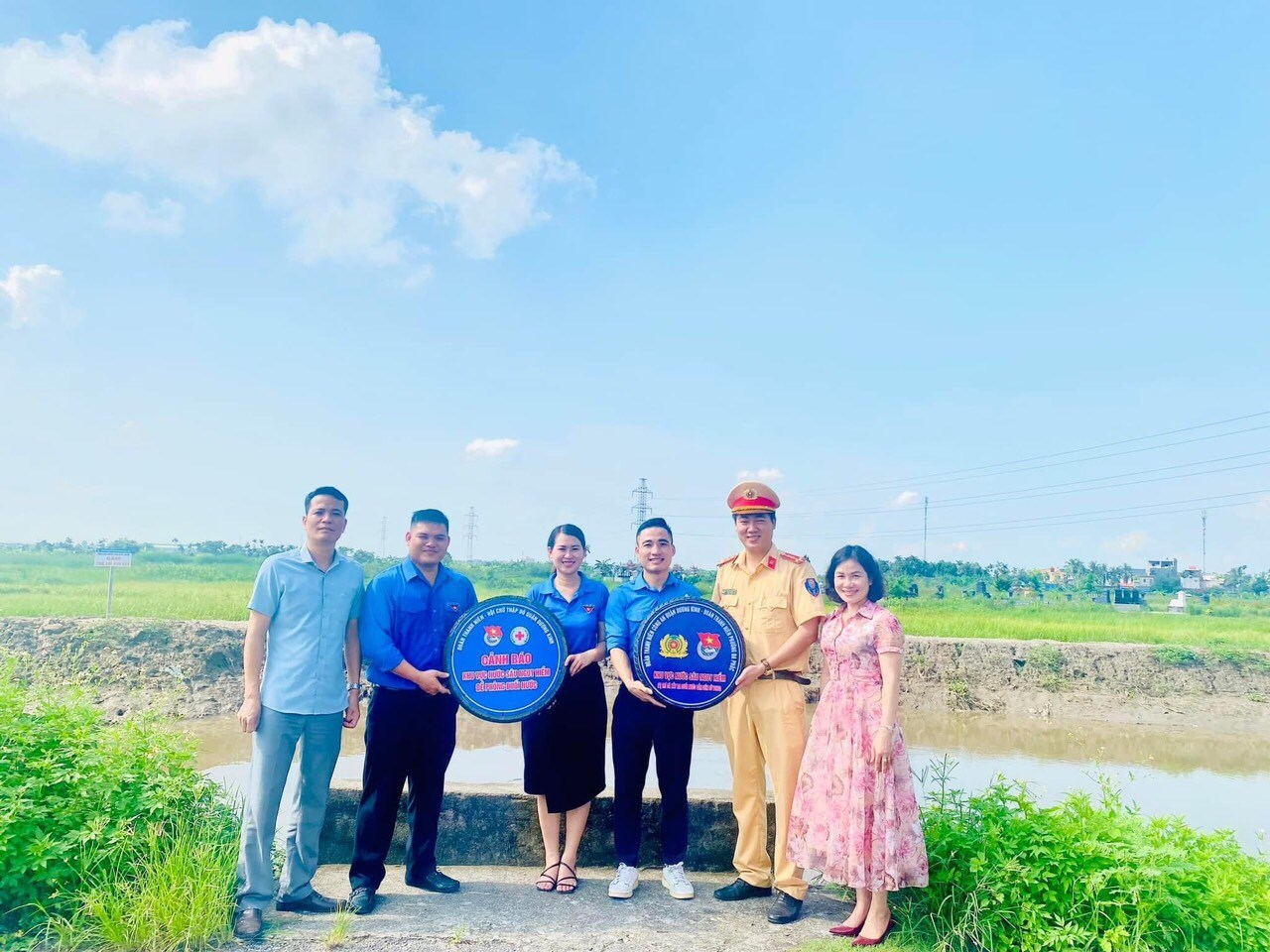 MÔ HÌNH "BIỂN CẢNH BÁO ĐUỐI NƯỚC TỪ VẬT LIỆU TÁI CHẾ" HÈ NĂM 2022.