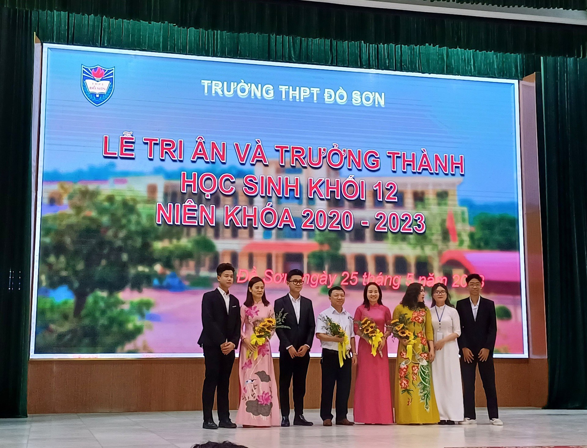 Quận Đồ Sơn: 100% Đoàn trường THPT, TTGDNN-GDTX tổ chức lễ trưởng thành và tri ân cho học sinh lớp 12