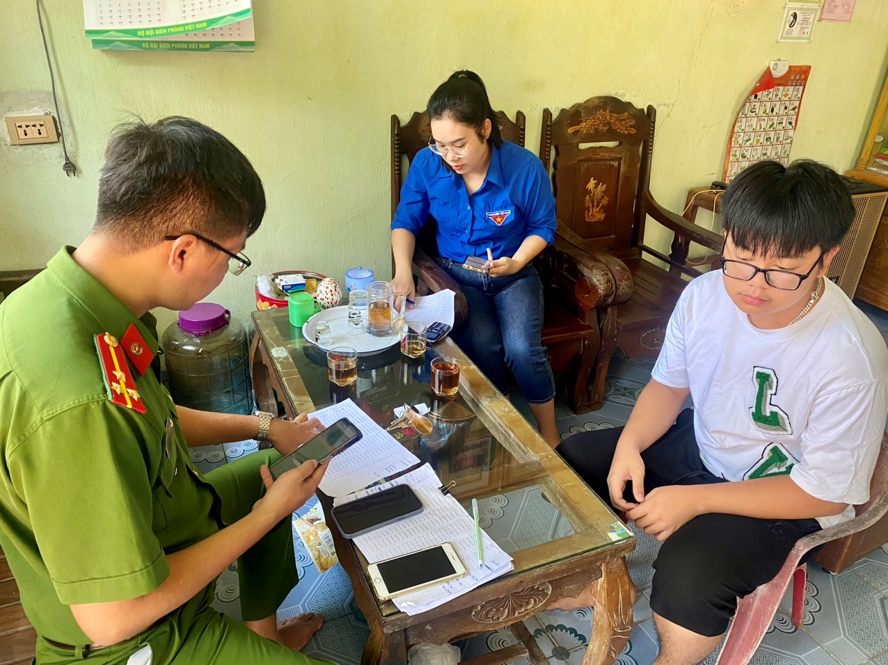 TUỔI TRẺ CÁT HẢI RA QUÂN TRIỂN KHAI 12 ĐỘI HÌNH HỖ TRỢ CẤP CĂN CƯỚC CÔNG DÂN VÀ KÍCH HOẠT ĐỊNH DANH ĐIỆN TỬ
