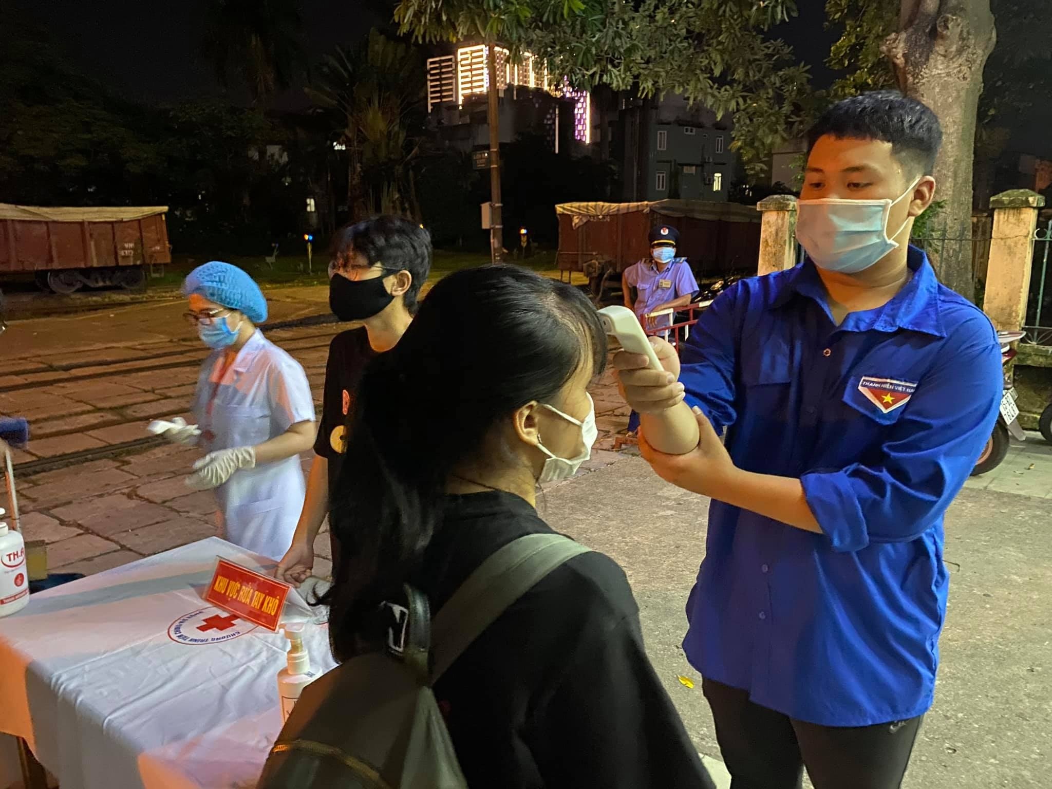Đoàn Thanh niên Phường Cầu Đất, Quận Ngô Quyền xung kích trong tham gia công tác phòng, chống dịch tại Ga Hải Phòng!