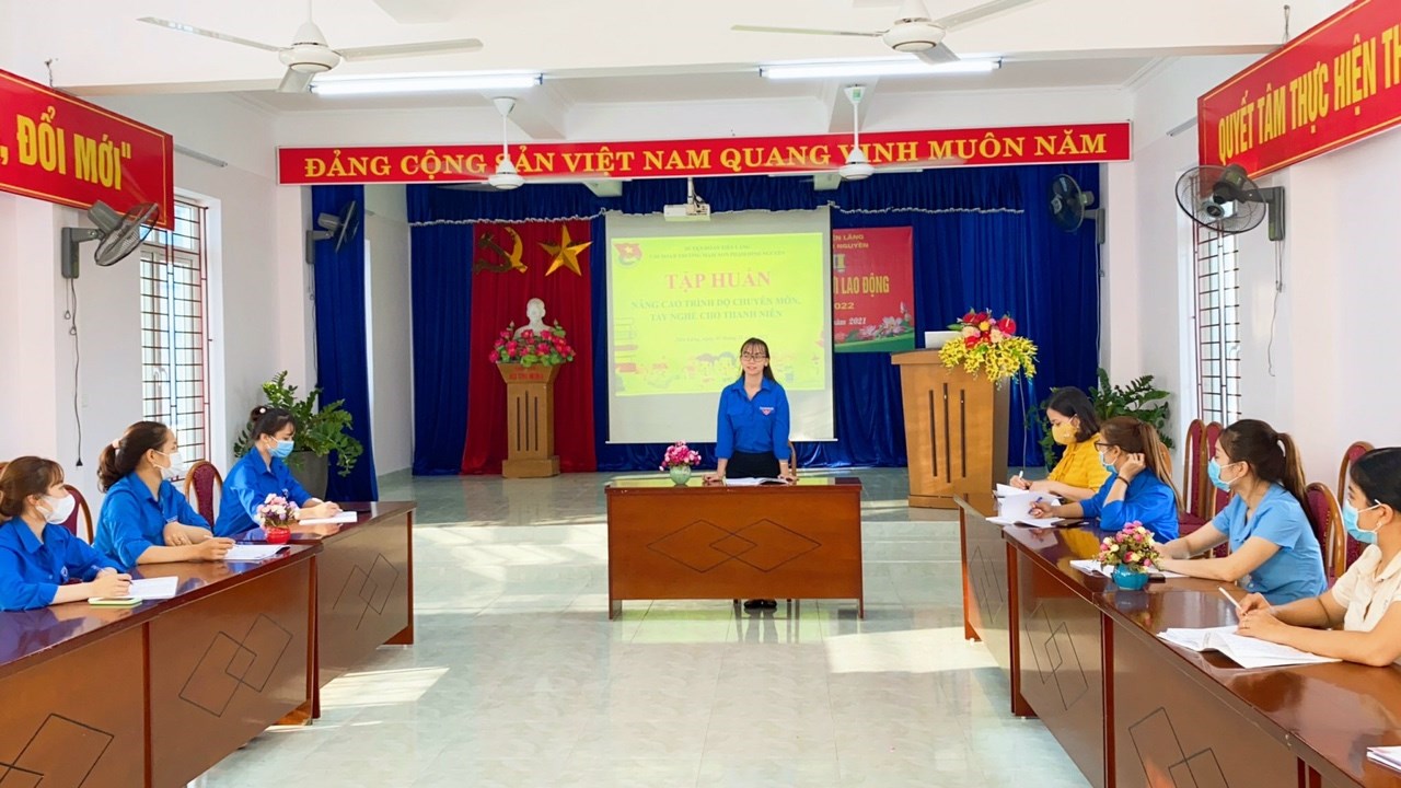 TẬP HUẤN NÂNG CAO TRÌNH ĐỘ CHUYÊN MÔN CHO GIÁO VIÊN TRẺ