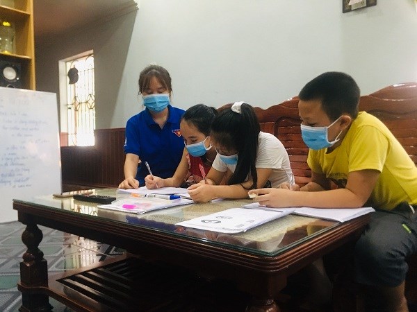 Chiến sĩ tình nguyện HPU giảng dạy Tiếng Anh miễn phí!