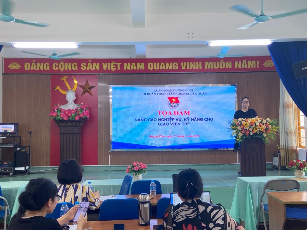 Chi đoàn Trung tâm GDNN&GDTX quận tổ chức Hội nghị tư vấn nâng cao nghiệp vụ cho giáo viên trẻ