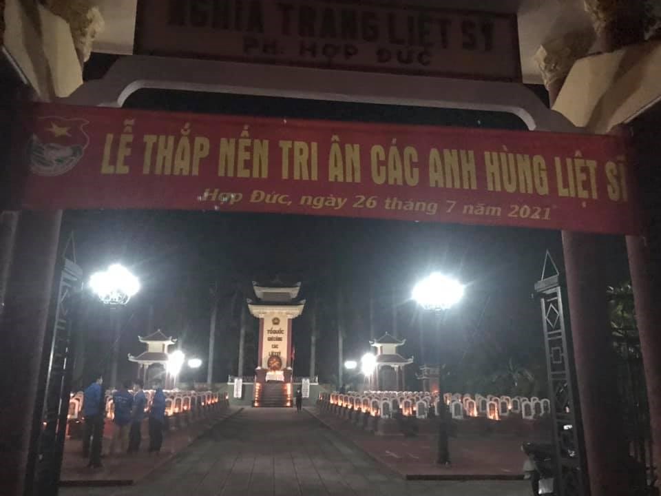Đoàn thanh niên 2 phường Hợp Đức - Minh Đức tổ chức Lễ dâng hương, dâng hoa, thắp nến tri ân các Anh hùng liệt sĩ