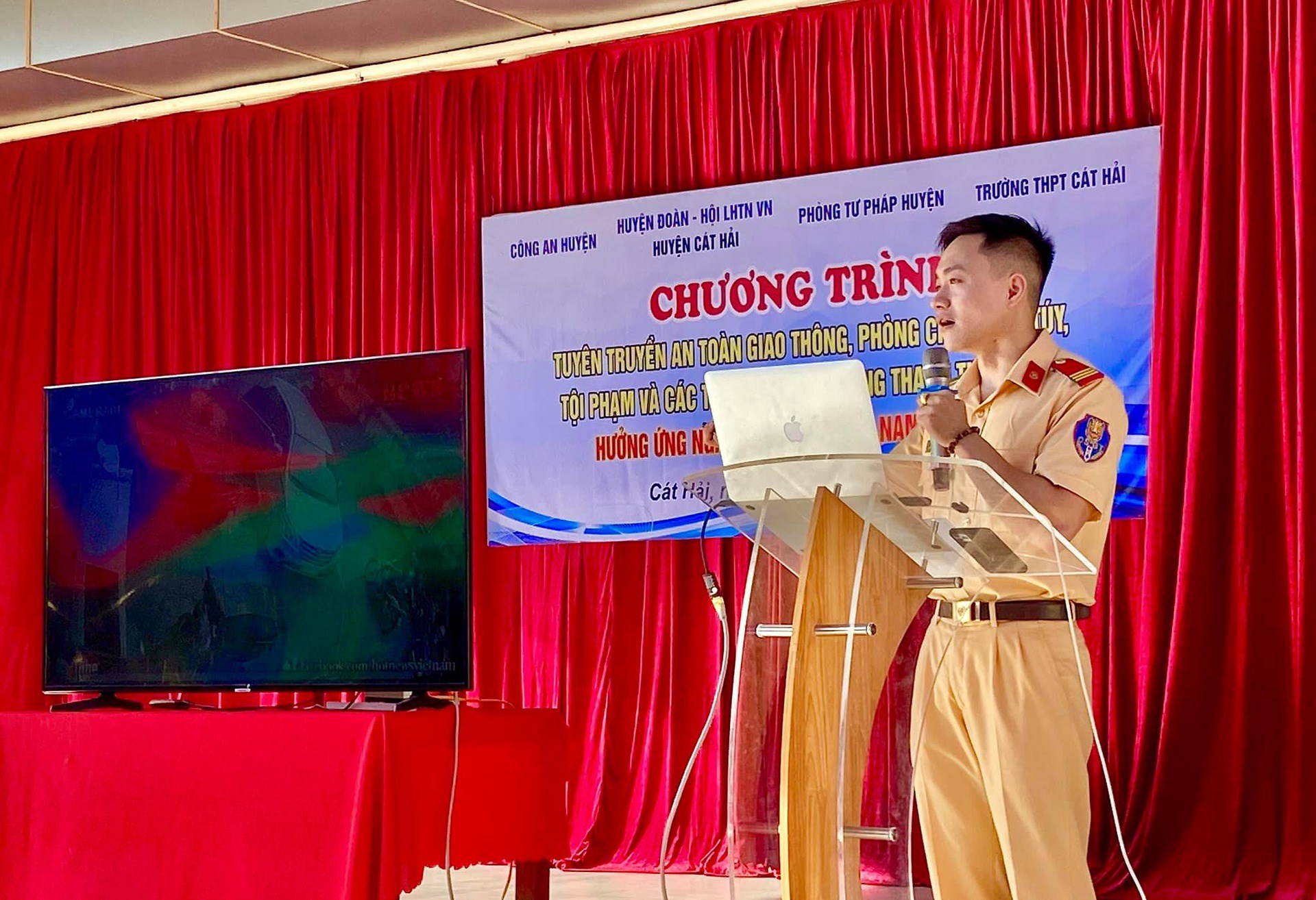 CHƯƠNG TRÌNH TUYÊN TRUYỀN AN TOÀN GIAO THÔNG; PHÒNG CHỐNG MA TUÝ, TỘI PHẠM VÀ CÁC TỆ NẠN XÃ HỘI TRONG THANH THIẾU NIÊN - HƯỞNG ỨNG NGÀY PHÁP LUẬT VIỆT NAM NĂM 2021