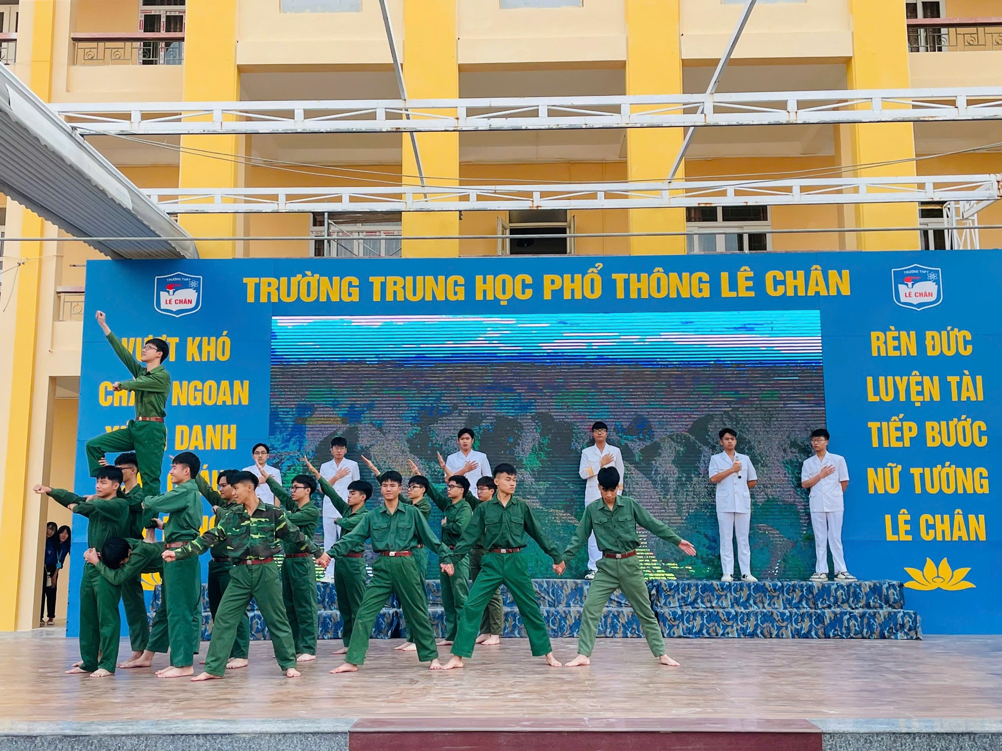CHUYÊN ĐỀ CẤP THÀNH PHỐ “HÀNH TRÌNH THEO BƯỚC CHÂN NGƯỜI ANH HÙNG”