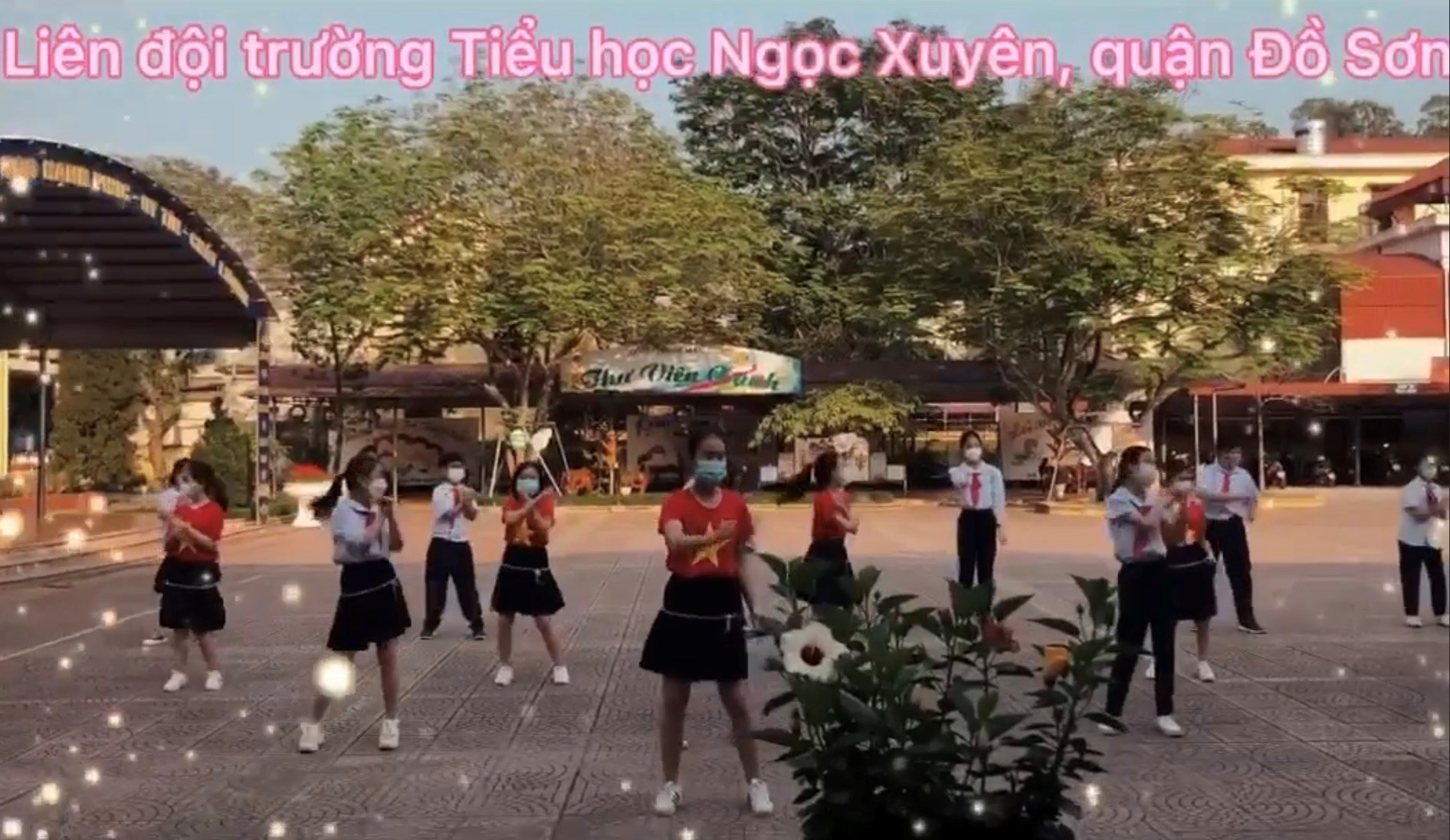 Hội đồng Đội quận chỉ đạo Liên đội các trường triển khai Nhảy đồng diễn Phòng chống dịch Covid-19 năm 2022
