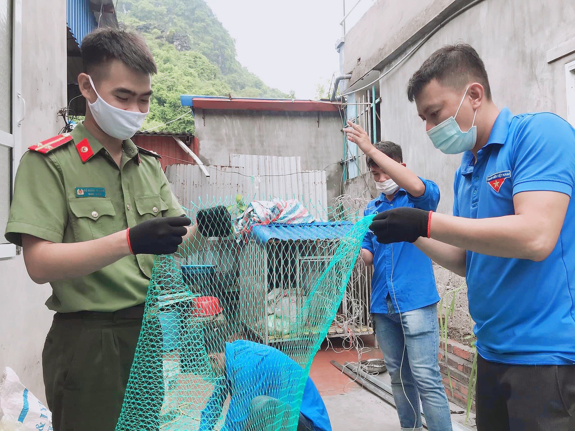 GƯƠNG SÁNG THANH NIÊN CÔNG AN NHÂN DÂN LÀM THEO LỜI BÁC - GƯƠNG MẪU, TẬN TUỴ, TRÁCH NHIỆM VỚI CÔNG VIỆC
