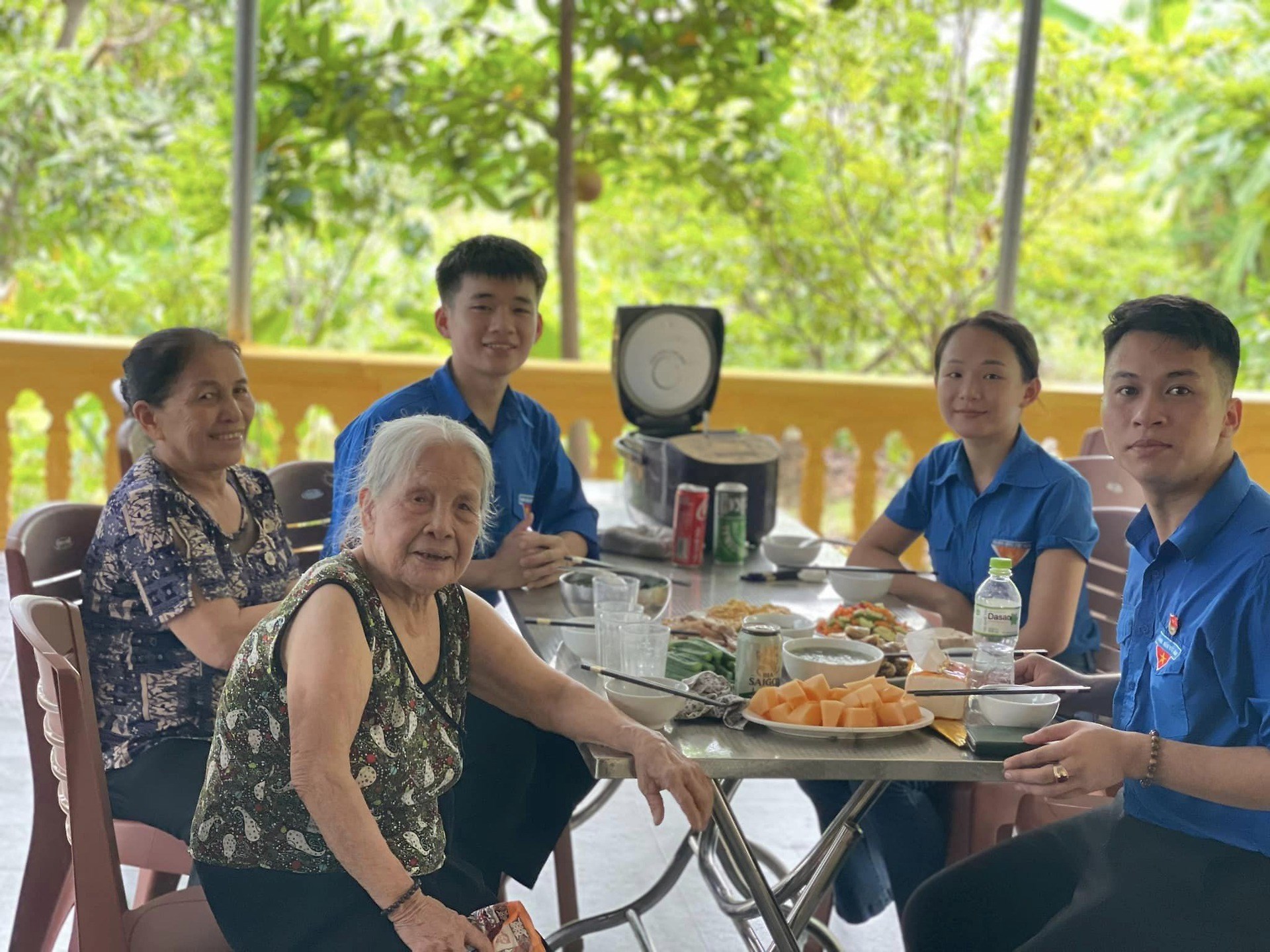 Chương trình "Bữa cơm cùng Mẹ Việt Nam Anh hùng"