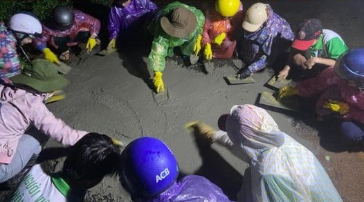 BIỆT ĐỘI VÁ ĐƯỜNG ĐÊM CỦA TRUNG ÚY CÔNG AN