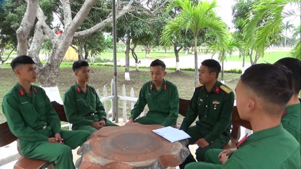 Tổ chức sinh hoạt tổ "Chiến sĩ dân vận" nắm lại tình hình ANCT-TTATXH trên địa bàn đóng quân