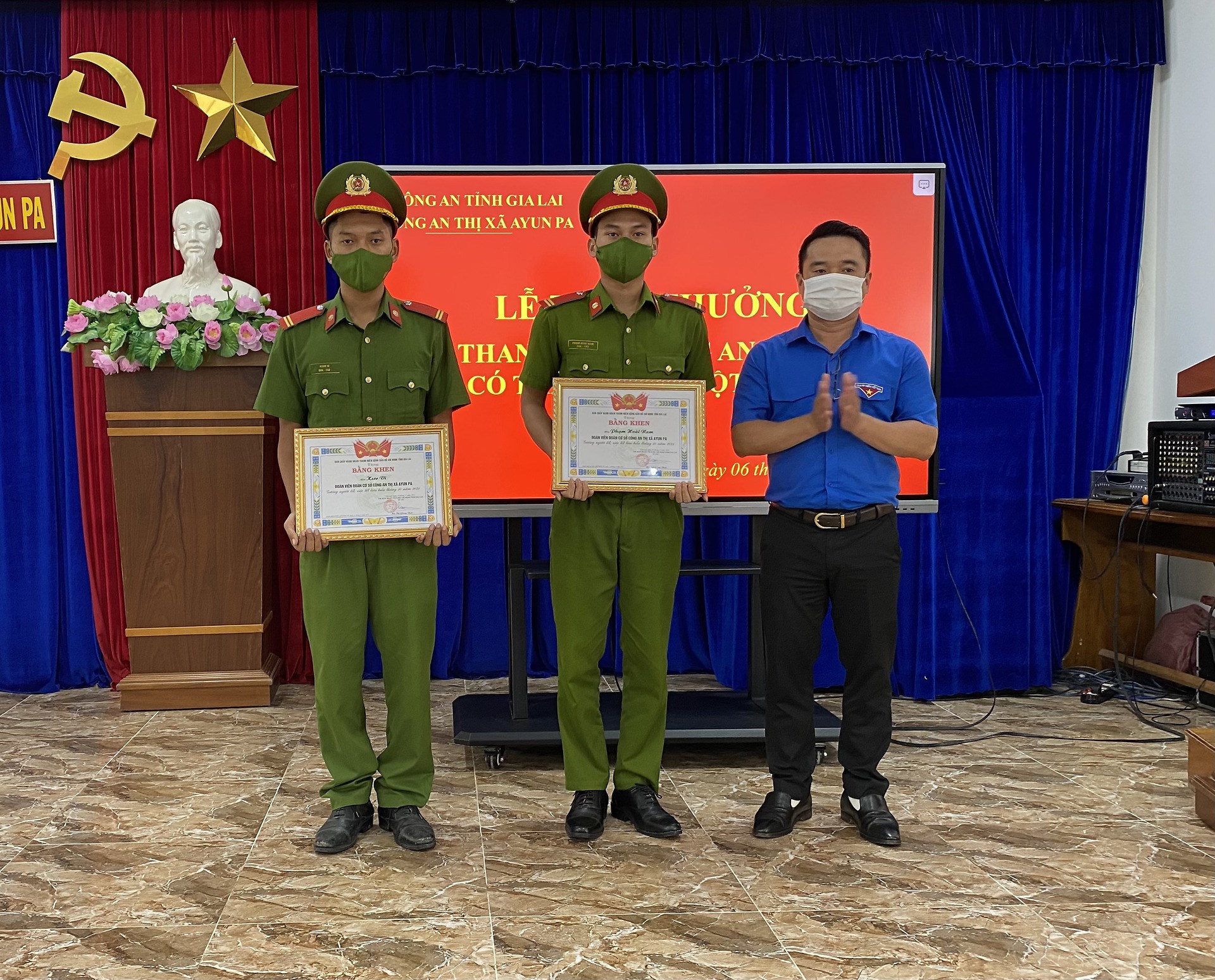 Gia Lai: Trao bằng khen Chiến dịch hành quân xanh và gương Người tốt việc tốt