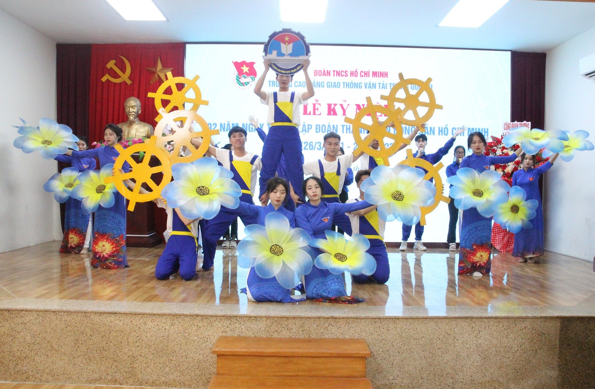 LỄ KỶ NIỆM 92 NĂM NGÀY THÀNH LẬP ĐOÀN TNCS HỒ CHÍ MINH - ĐOÀN TRƯỜNG CAO ĐẲNG GTVT TRUNG ƯƠNG II