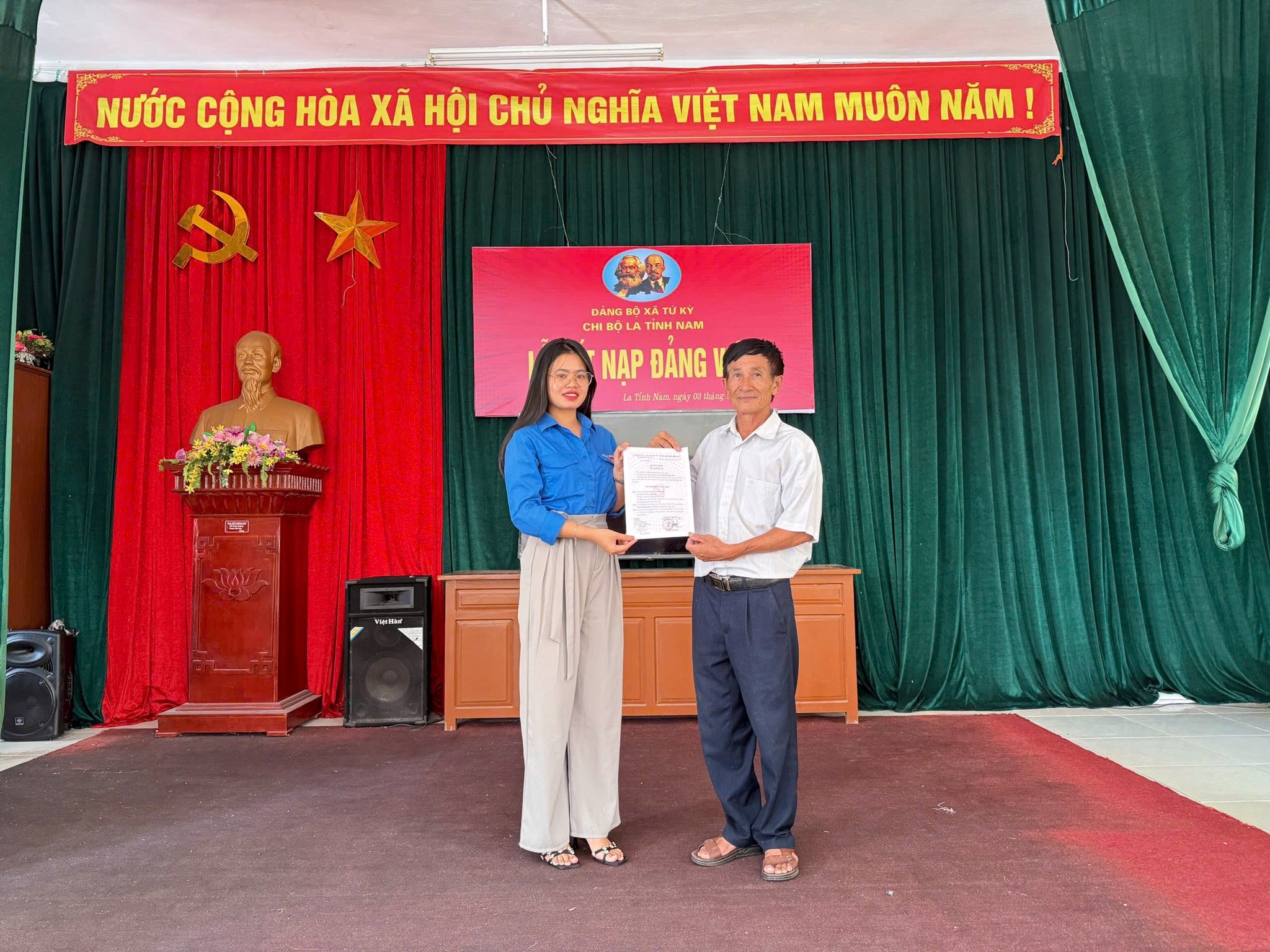 ĐOÀN THANH NIÊN TỨ KỲ TÍCH CỰC THAM GIA XÂY DỰNG ĐẢNG