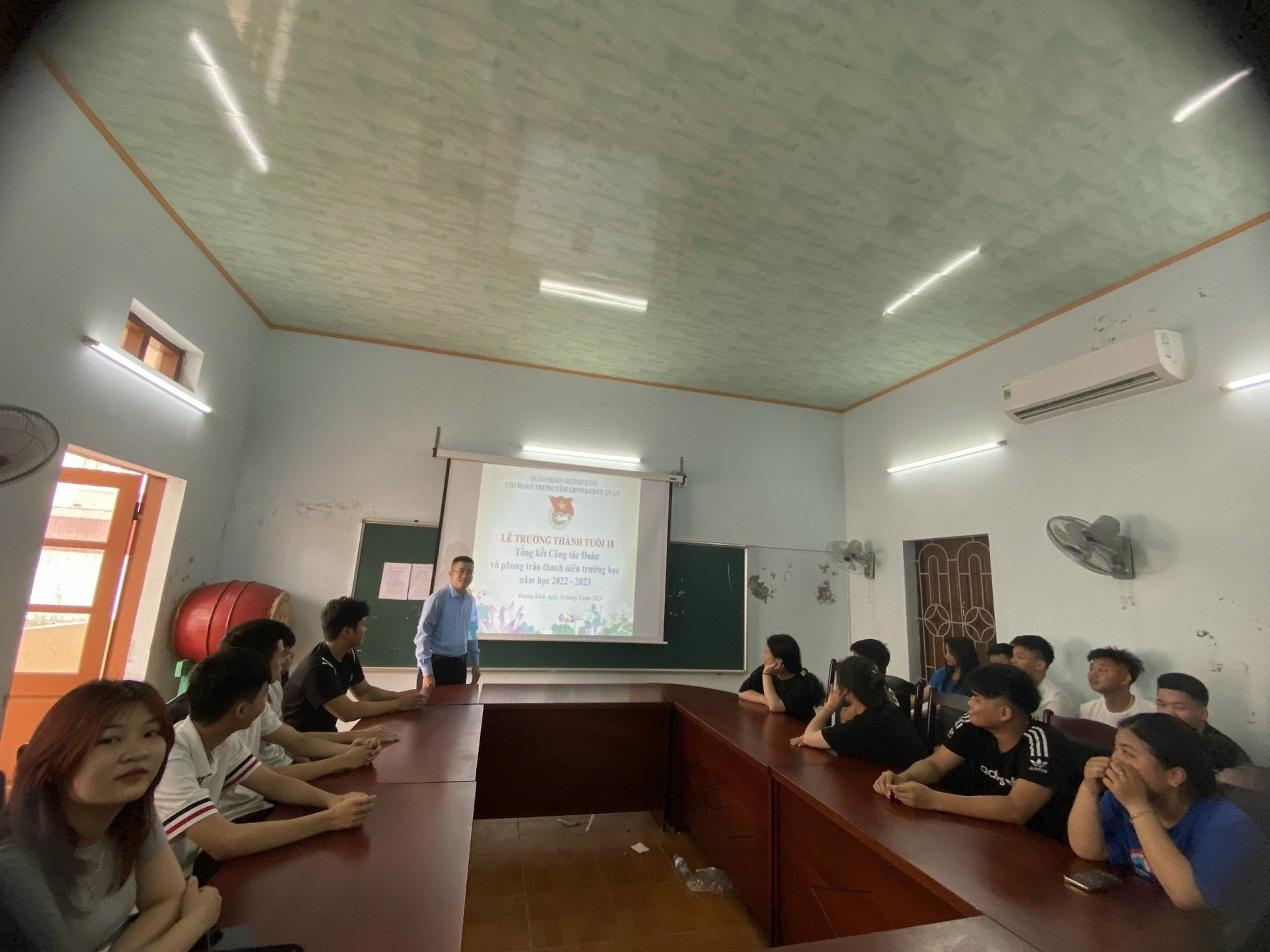 CHI ĐOÀN TRUNG TÂM GDNN&GDTX QUẬN: LỄ TRƯỞNG THÀNH TUỔI 18