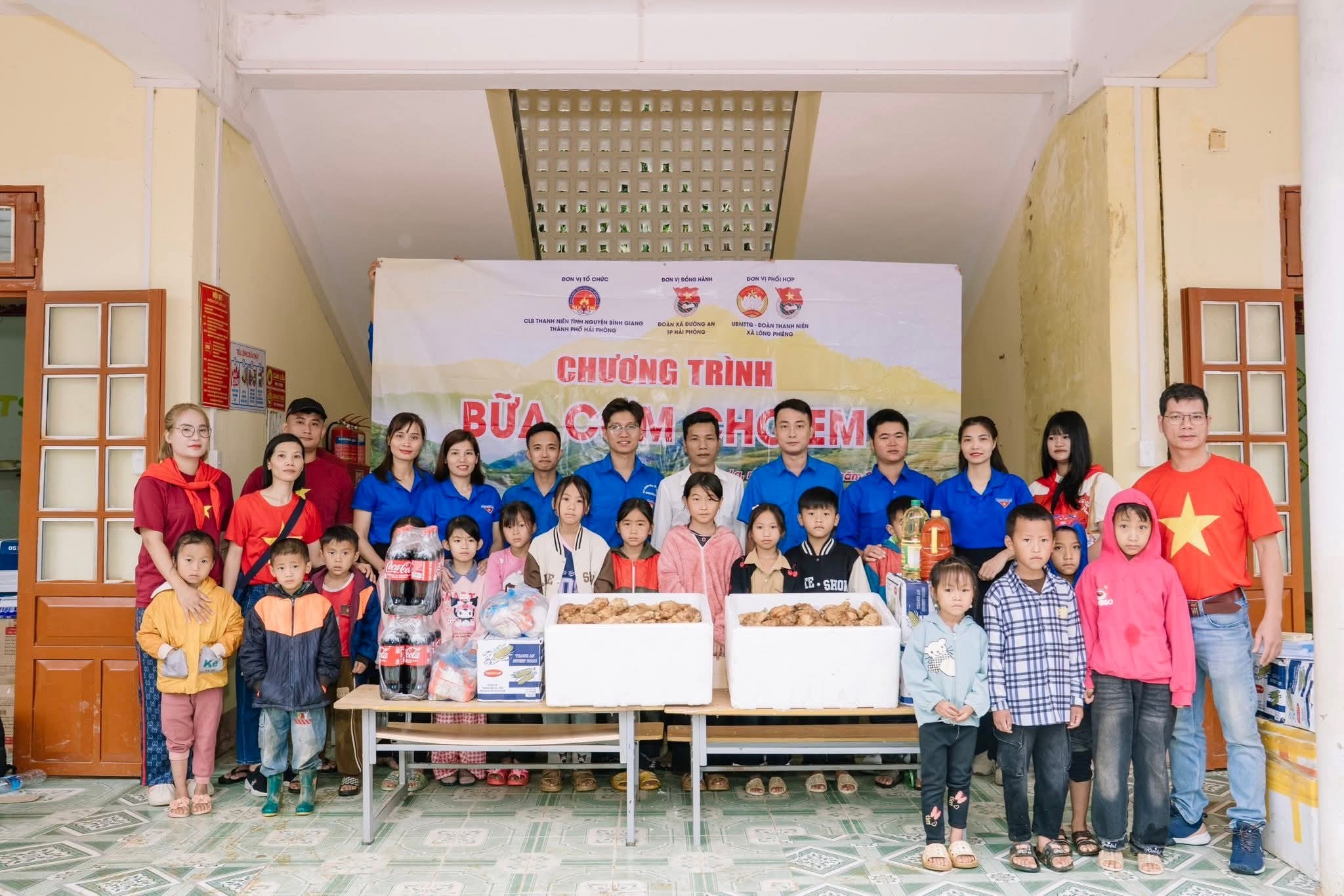 Đường An: Phối hợp tổ chức chương trình "Bữa cơm cho em" tại trường Tiểu học của xã Lóng Phiêng, tỉnh Sơn La