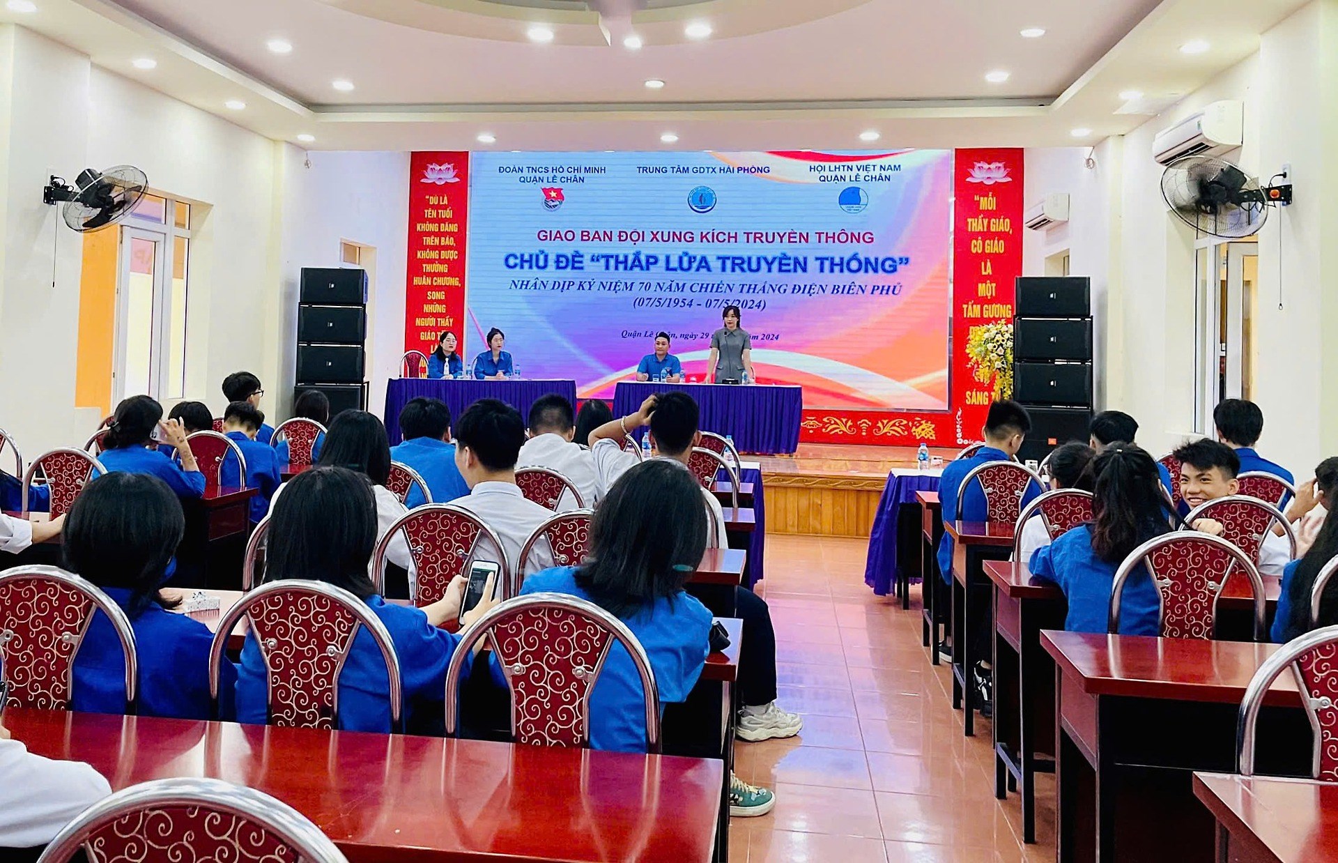 Thực hiện Chương trình Công tác Đoàn - Hội và phong trào thanh niên năm 2024, Đoàn TNCS Hồ Chí Minh - Hội LHTN Việt Nam quận tổ chức Giao ban Đội xung kích truyền thông, chủ đề "Thắp lửa truyền thống" nhân dịp kỷ niệm 70 năm Chiến thắng Điện Biên Phủ