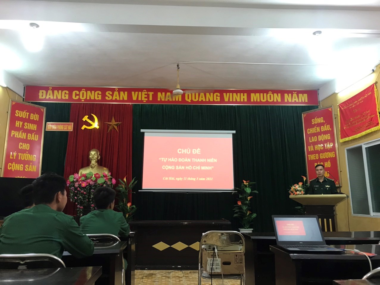 Sinh hoạt chi đoàn tháng 3 theo chủ điểm với chủ đề “Tự hào Đoàn TNCS Hồ Chí Minh”