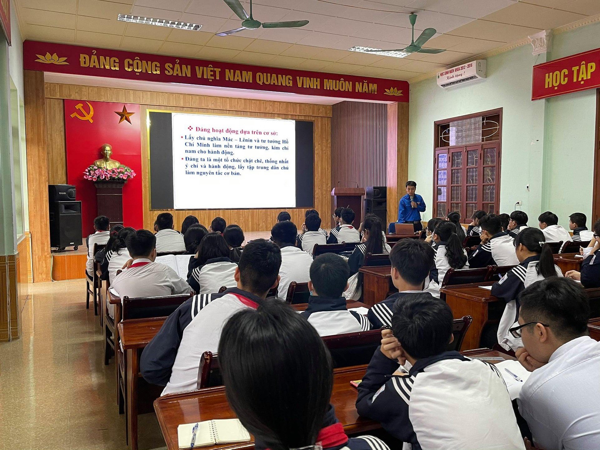 Quận Đoàn Kiến An: 100% đoàn viên kết nạp mới được học lý luận chính trị