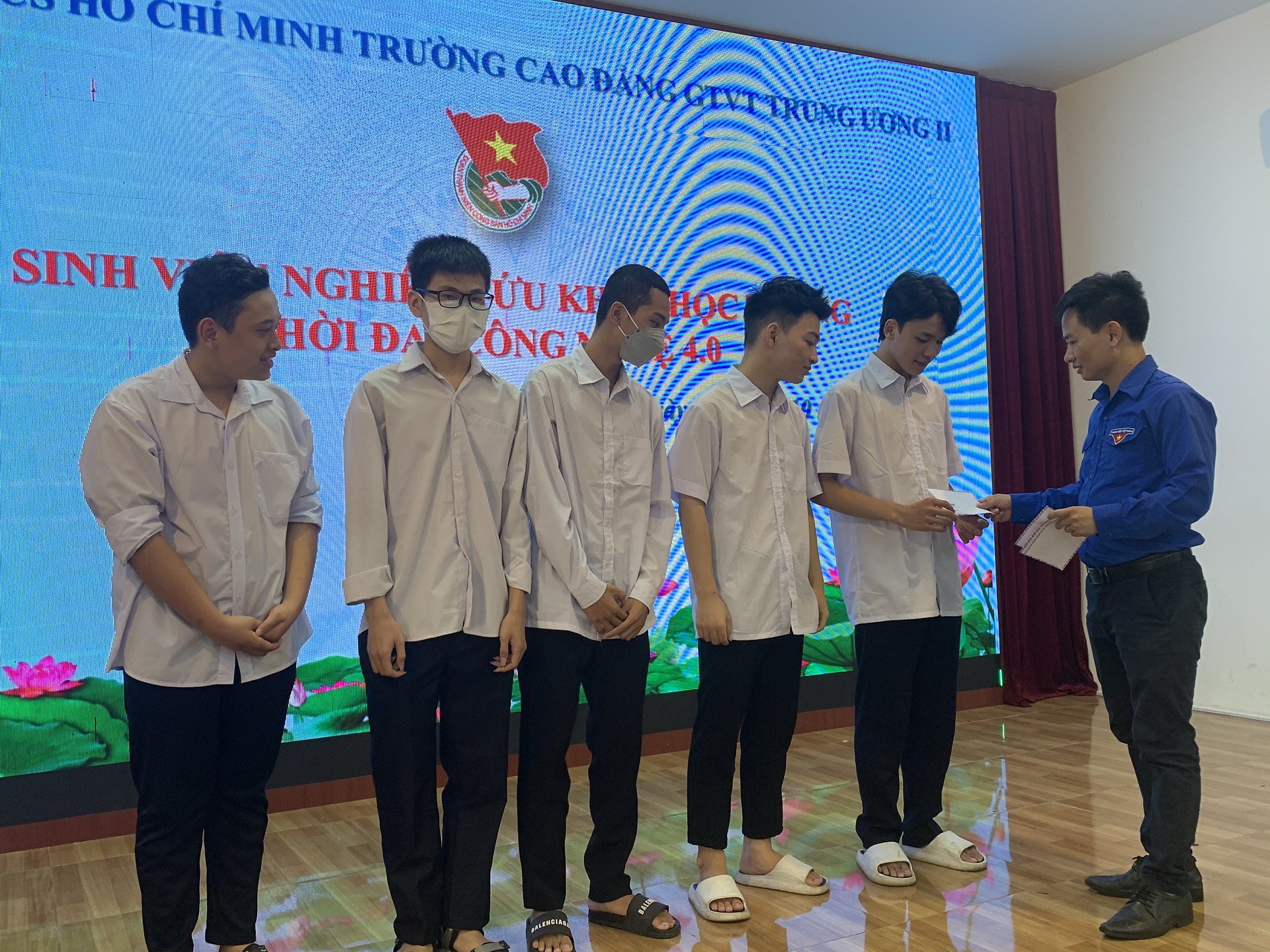 Đoàn TNCS Hồ Chí Minh Trường Cao đẳng Giao thông vận tải TW II tổ chức Hội nghị "Hỗ trợ sinh viên nghiên cứu khoa học"