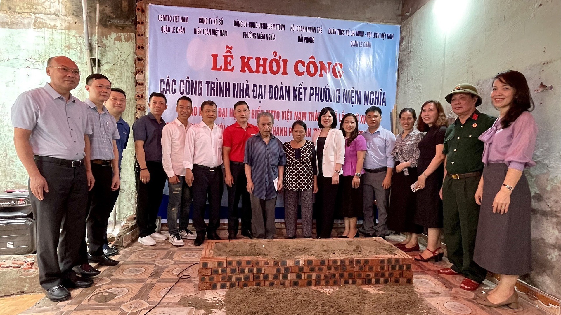 Quận Đoàn - Hội LHTN Việt Nam thành phố phối hợp với Hội Doanh nhân trẻ Hải Phòng, Đảng ủy - HĐND - UBND - UB MTTQ phường Niệm Nghĩa tổ chức Lễ khởi công các công trình nhà đại đoàn kết tại phường Niệm Nghĩa chào mừng Đại hội MTTQ Việt Nam Thành phố