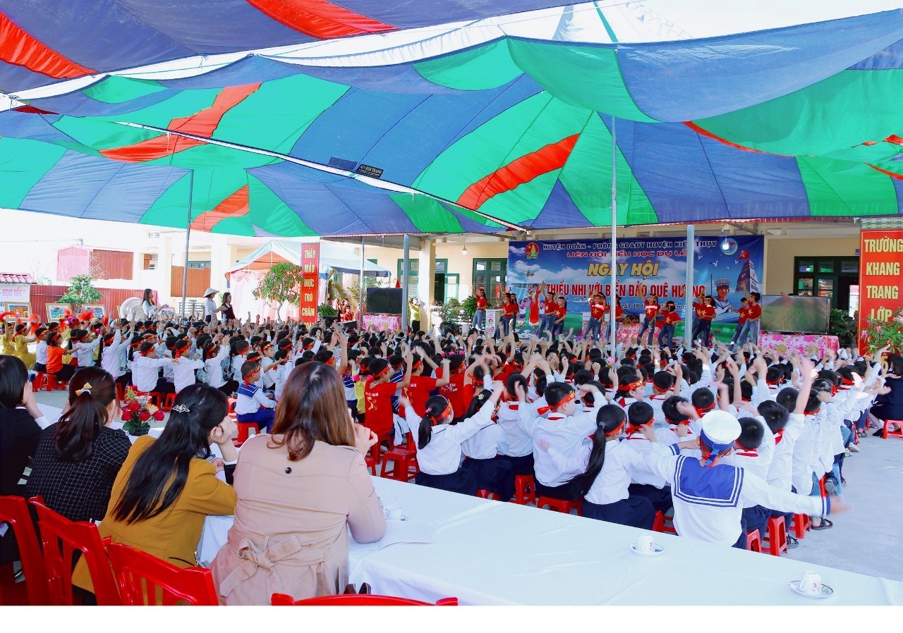 Ngày hội thiếu nhi với biển đảo quê hương