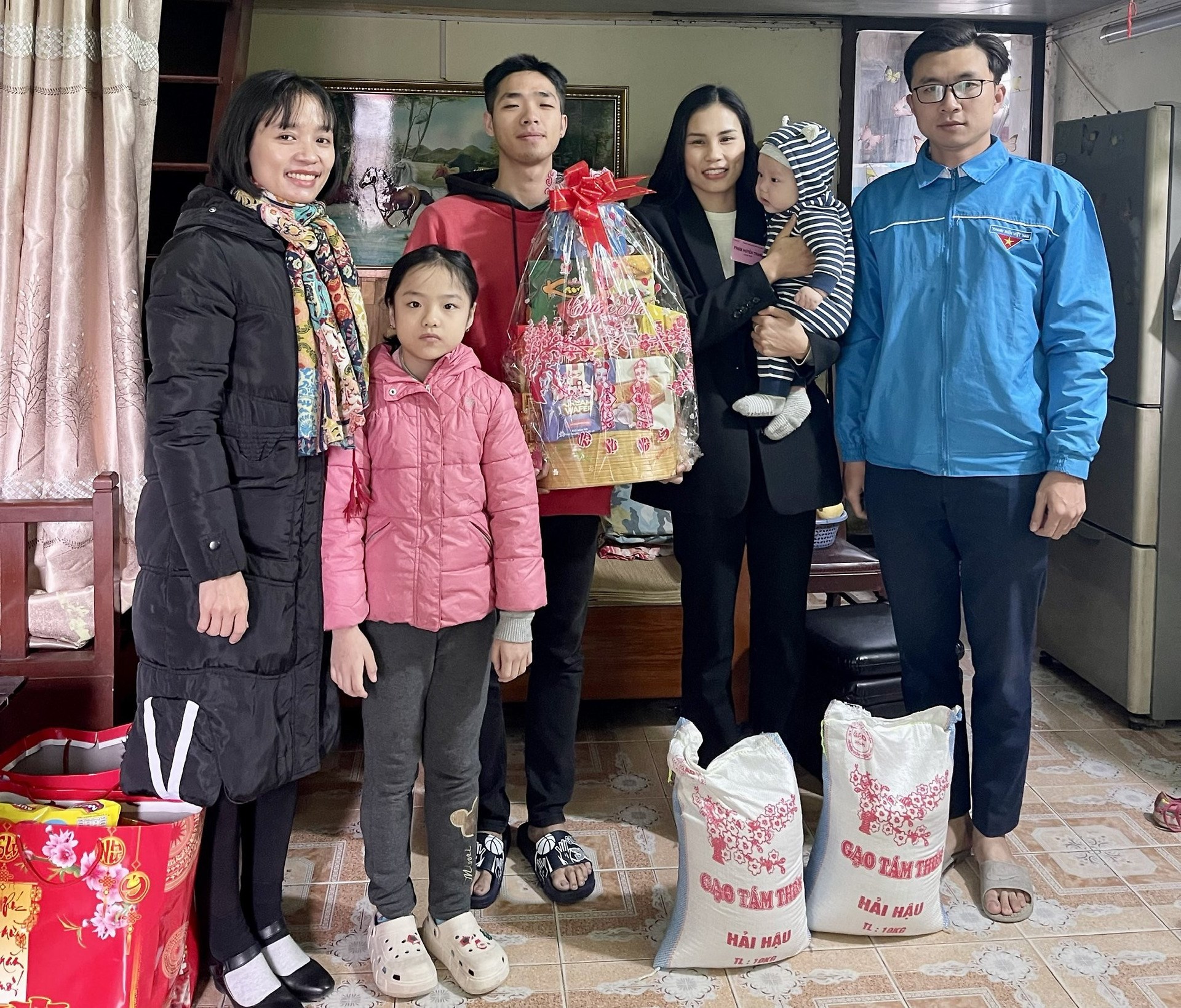 BTV Quận Đoàn Ngô Quyền tổ chức tặng quà cho công dân hoàn thành nghĩa vụ quân sự trở về địa phương
