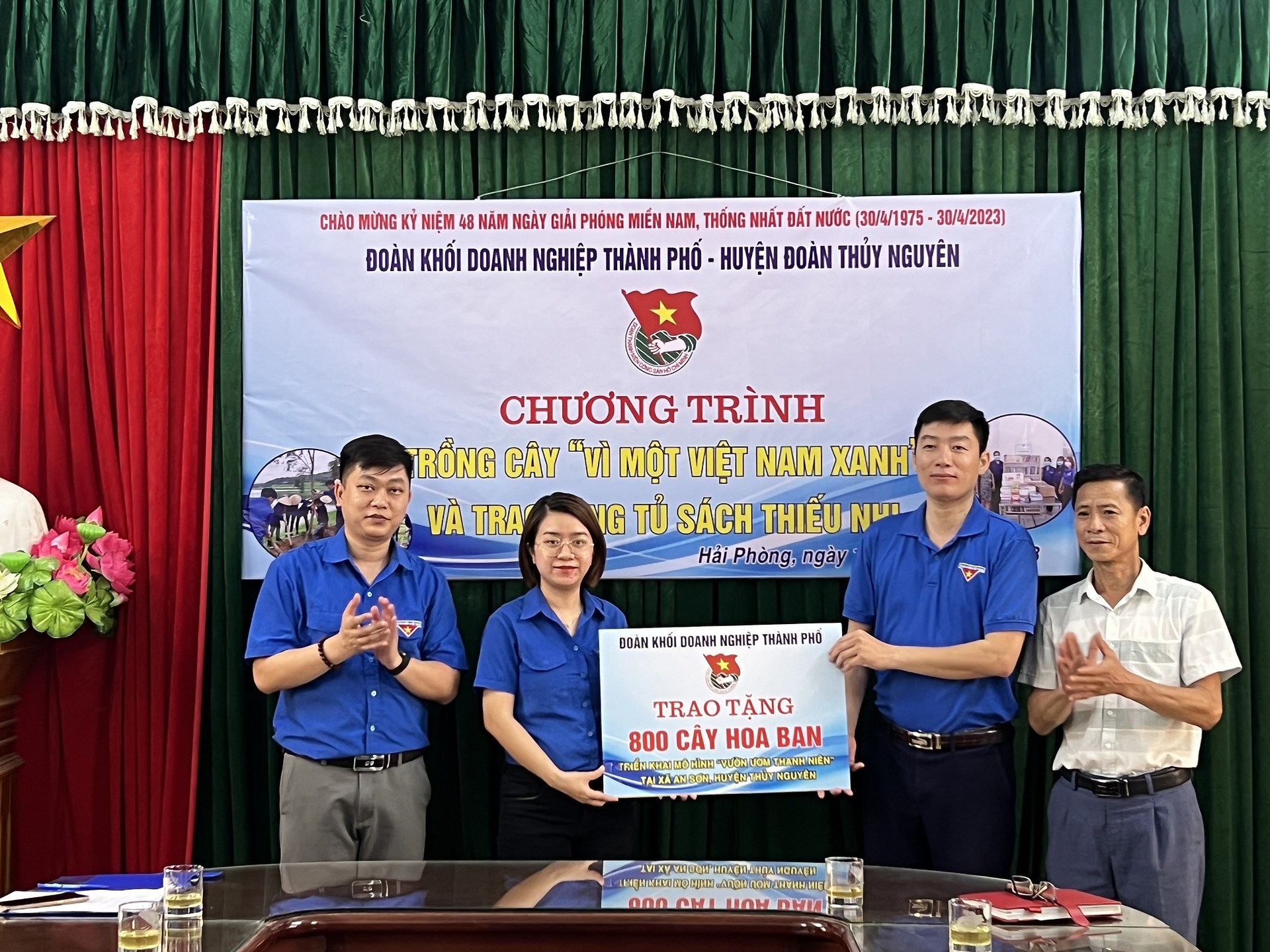 TRỒNG CÂY “VÌ MỘT VIỆT NAM XANH”