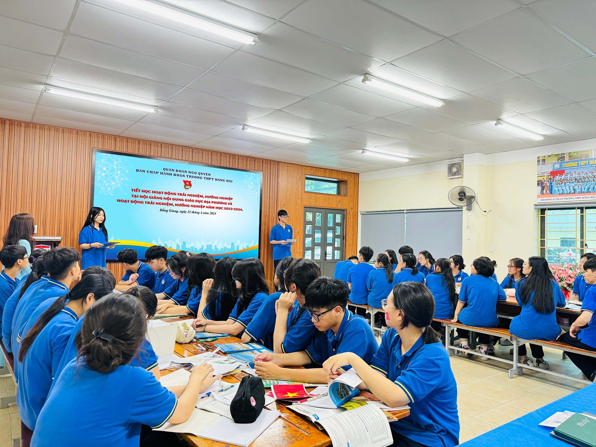 Đoàn trường THPT Hàng Hải tổ chức chương trình Tư vấn hướng nghiệp giới thiệu việc làm cho Đoàn viên, thanh niên