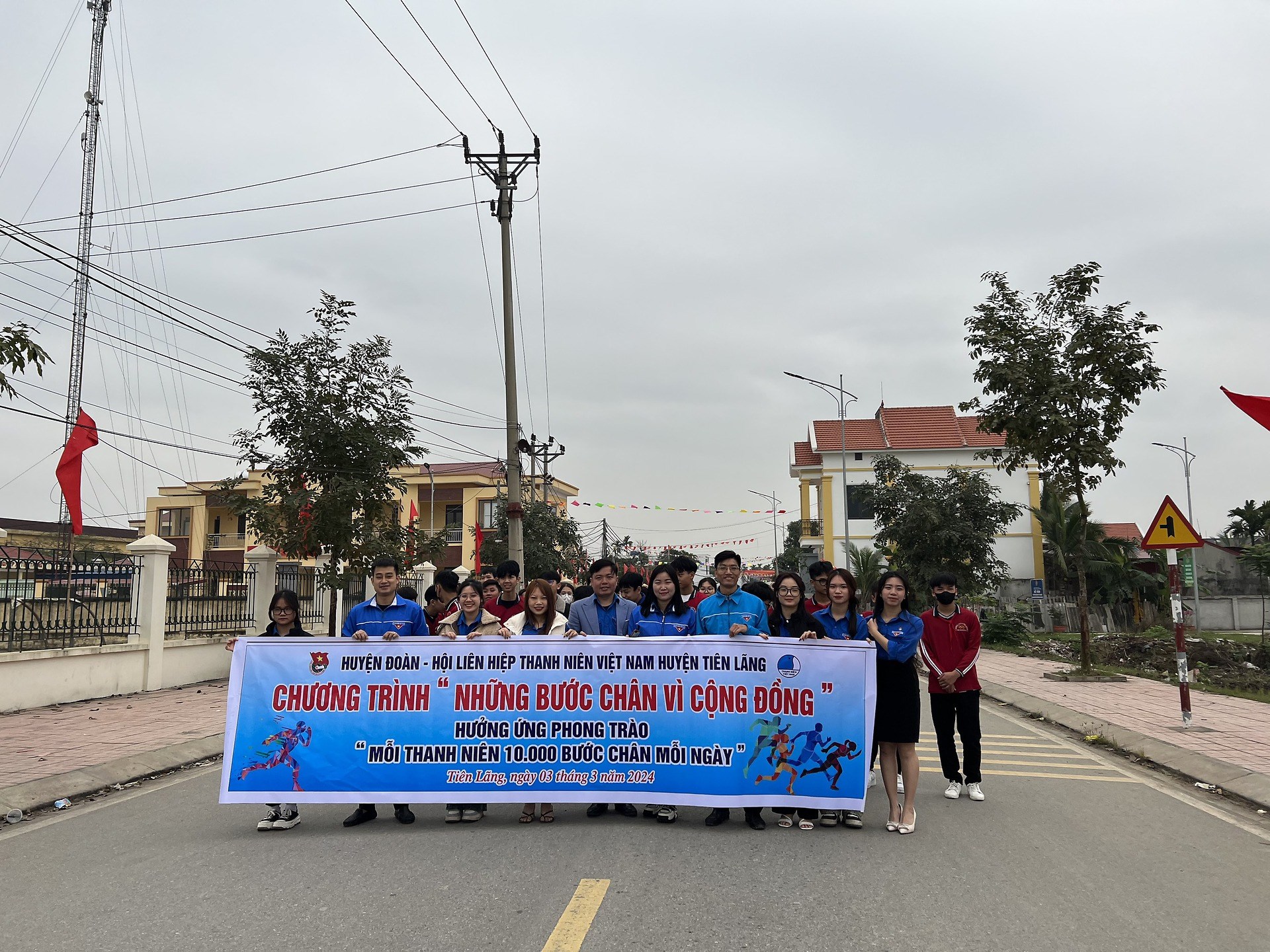 HUYỆN ĐOÀN TIÊN LÃNG: CHƯƠNG TRÌNH NHỮNG BƯỚC CHÂN VÌ CỘNG ĐỒNG