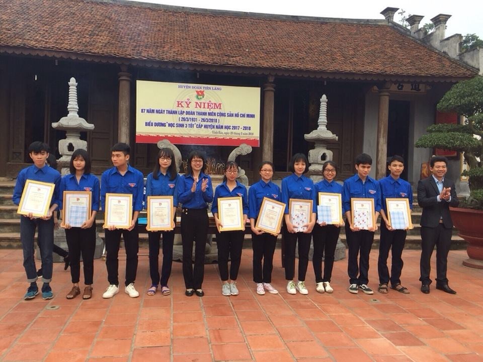 KỶ NIỆM 87 NĂM NGÀY THÀNH LẬP ĐOÀN VÀ BIỂU DƯƠNG HỌC SINH ĐẠT DANH HIỆU HỌC SINH 3 TỐT CẤP HUYỆN NĂM HỌC 2017 - 2018
