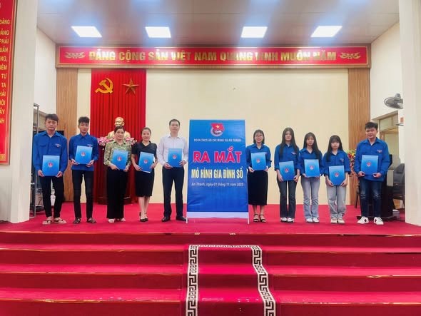 Đoàn xã An Thành ra mắt mô hình “Gia đình số” năm 2025